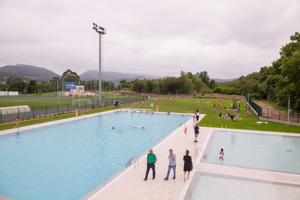 Torrelavega_es's tweet photo. 🏊‍♀️Si quieres un abono -Familiar, Infantil o Adulto- o entradas de día para las #piscinsdeverano accede a la aplicación de Tarjeta Ciudadana Torrelavega en Play Store o Appel Store
📲Pincha en Instalaciones Deportivas/Comprar Bonos 
#sentireldeporte #Torrelavega #Torrelaveganízate https://t.co/ekgAaIQ25f