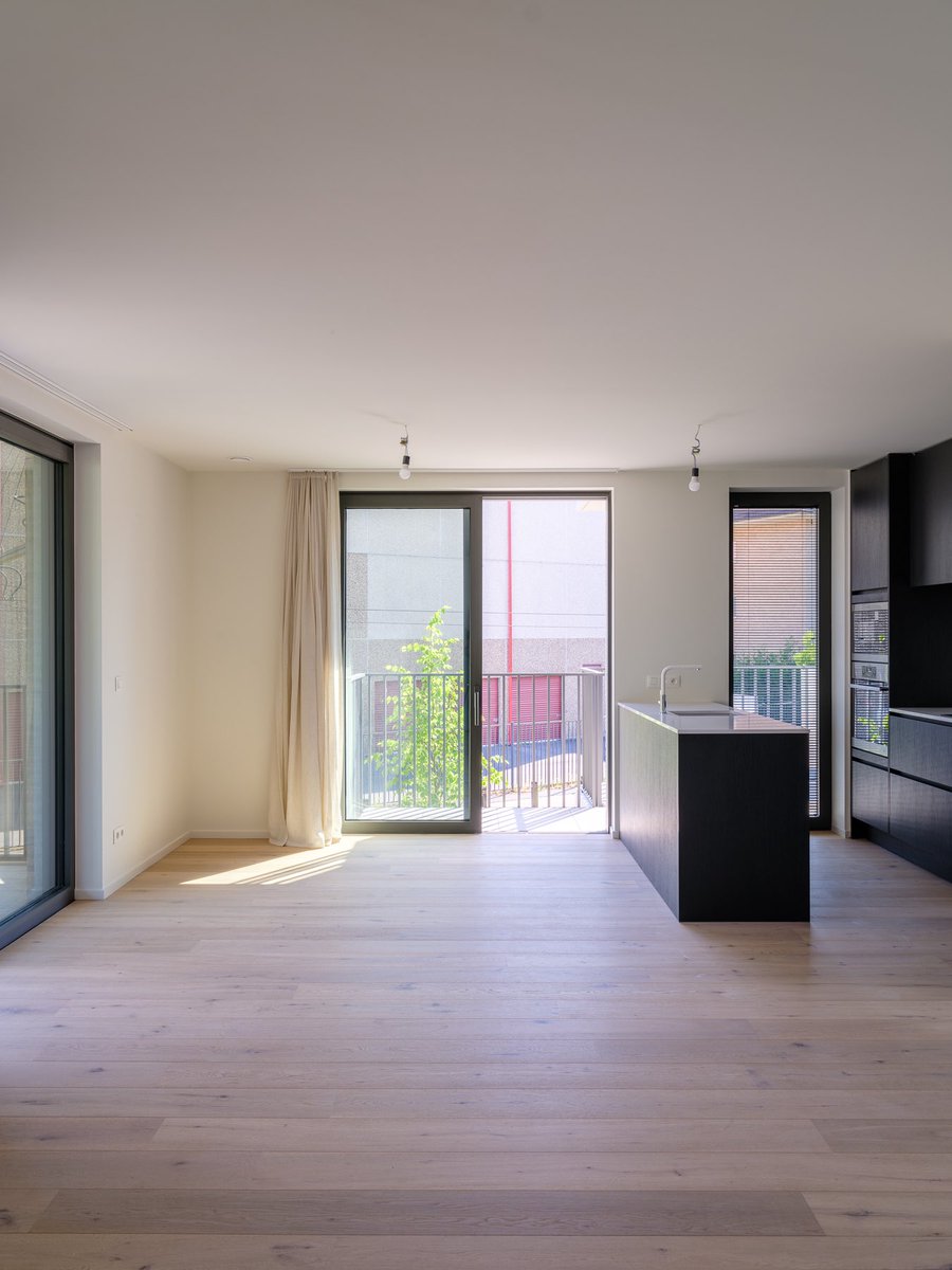IMMO_CVH's tweet photo. TE KOOP - Modern tweeslaapkamer nieuwbouwappartement met ruime terrassen te #SintDenijsWestrem

Benieuwd? Contacteer ons kantoor voor meer informatie of een plaatsbezoek: info@immo-cvh.be

#ImmoCVH #Gent #Immo #Vastgoed #ProjectOxford #Nieuwbouw #RealEstate #BEN #ImmoGent https://t.co/qGw2TbmLxh