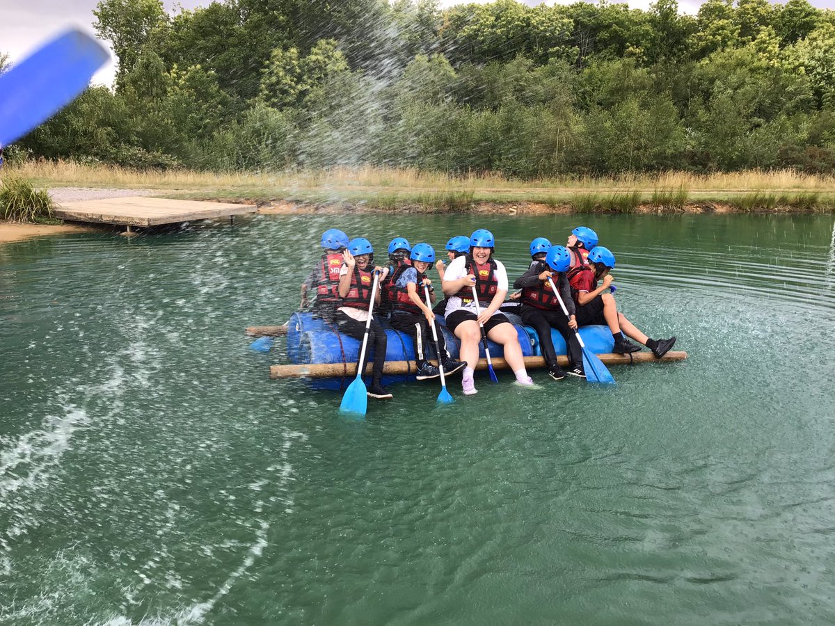 Finished off the day with a spot of raft building - safe to say the water was FREEZING 🥶 great display of teamwork! @headhighwood