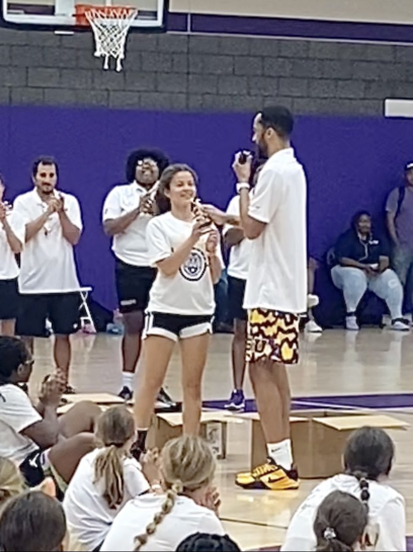 MLOREGONCITY's tweet photo. Love Lei Best c/o 2028 earns “Miss Basketball” award (MVP) at LSU Camp!!! Thank you LSU for an AMAZING camp!!!!

#LSU #ballislifewbb #gemsinthegym #lsutigers #lsuwbb #lsuwomensbasketball #ImHer #champions #ImHer #ballislifegirlsbb  #ballislife #NothingGirlsCantDo https://t.co/MmfiCOr9zT