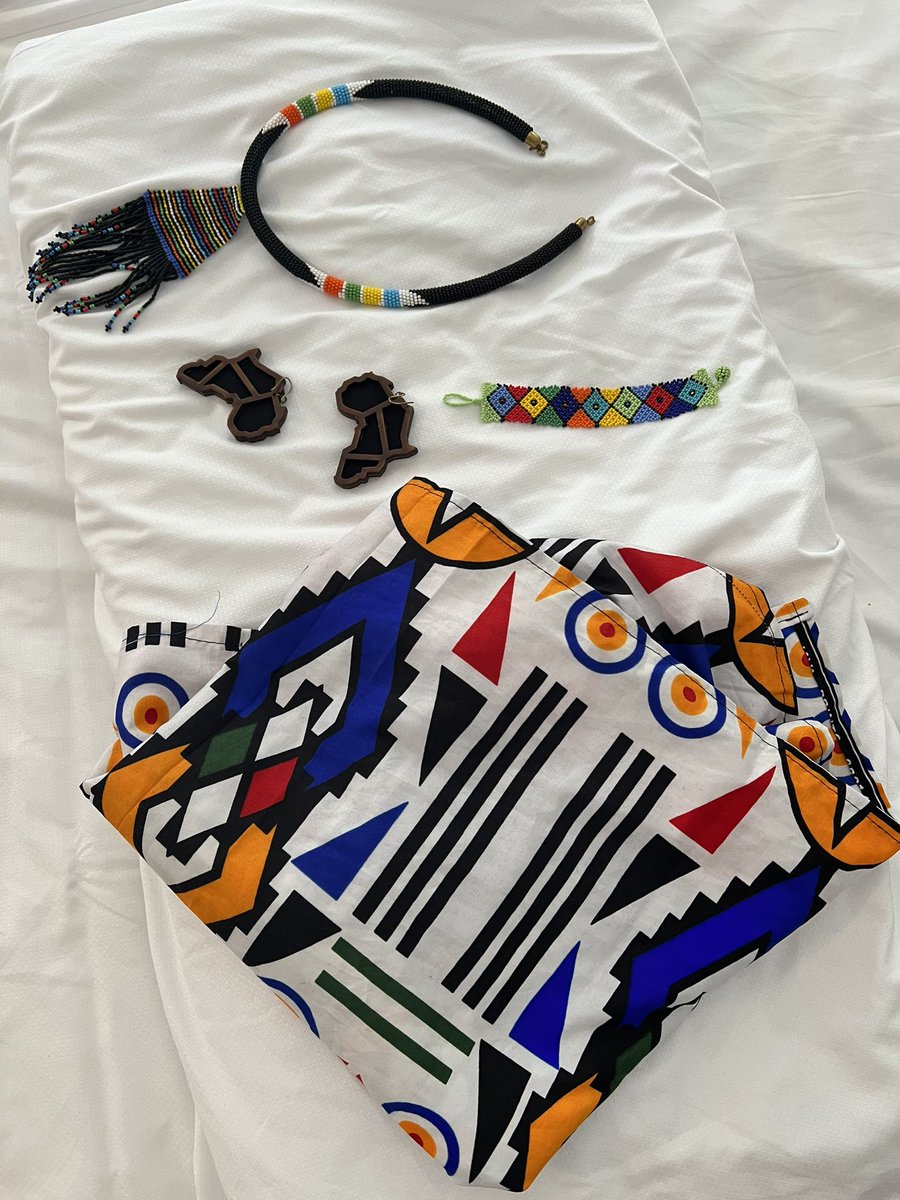 maxine_mpofu's tweet photo. For the introductory session @ the #DecolonisingDevelopment #SummerSchool we were asked to bring “things” that represent #decoloniality to us, for me that has always been the #NdebeleColors and #NdebeleWallArt print - ❤️ to our #foremothers 
@COSTDecolDEV #Ndebele #participatory https://t.co/z4gCikFAHH