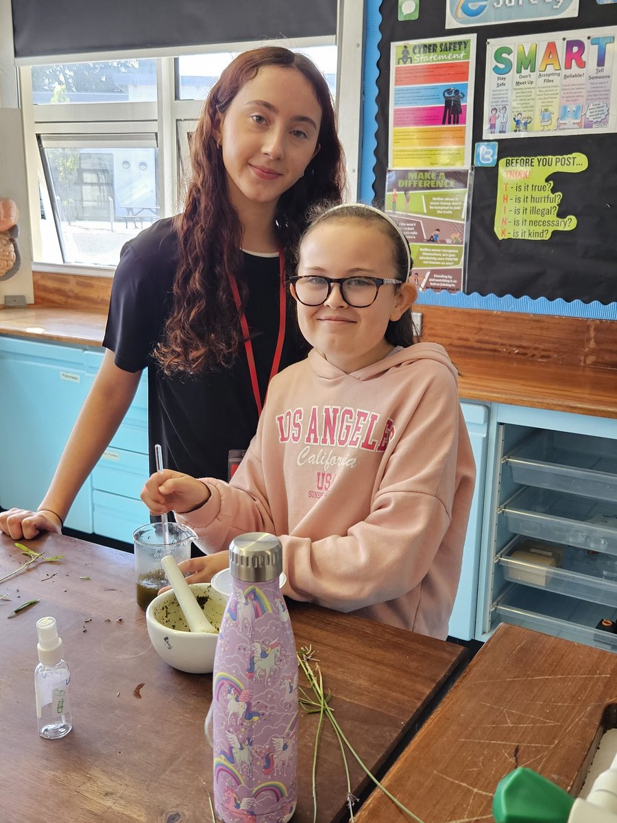 CampCorUnum's tweet photo. Thanks to our @stcatssixthform leaders who helped out today! We couldn't do it without you! ❤️💛💚 #Day1 https://t.co/yhTsTqId9e