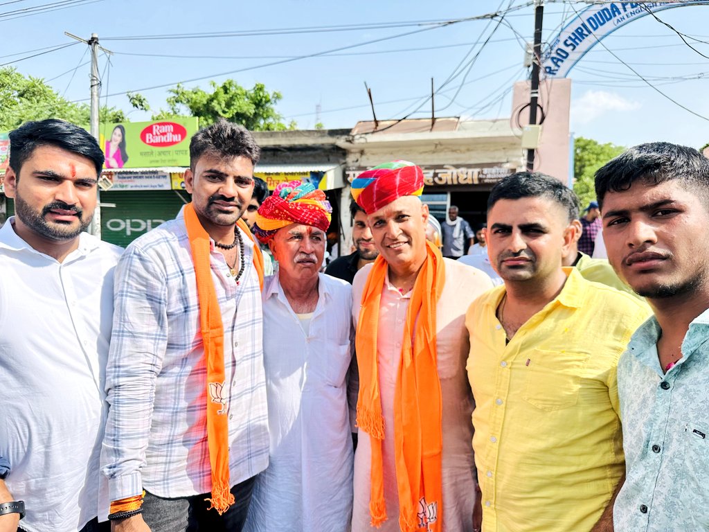 𝗥𝗮𝗺𝗲𝘀𝗵𝘄𝗮𝗿 𝗖𝗵𝗵𝗮𝗯𝗮 (@chhabarameshwar) on Twitter photo भाजपा प्रदेश महामंत्री का दायित्व मिलने के बाद आज प्रथम बार मेड़ता पधारे बड़े भाईसाहब श्री जगवीर जी छाबा (<a href="/JagveerChhaba/">Jagveer Chhaba</a>) का मेड़ता सिटी बस स्टैंड पर माला एवं साफा पहनाकर स्वागत किया।
इस दौरान स्थानीय जनप्रतिनिधि एवं कार्यकर्तागण मौजूद रहे।।
<a href="/BJP4Rajasthan/">BJP Rajasthan</a> <a href="/BJP4India/">BJP</a> भाजपा प्रदेश महामंत्री का दायित्व मिलने के बाद आज प्रथम बार मेड़ता पधारे बड़े भाईसाहब श्री जगवीर जी छाबा (<a href="/JagveerChhaba/">Jagveer Chhaba</a>) का मेड़ता सिटी बस स्टैंड पर माला एवं साफा पहनाकर स्वागत किया।
इस दौरान स्थानीय जनप्रतिनिधि एवं कार्यकर्तागण मौजूद रहे।।
<a href="/BJP4Rajasthan/">BJP Rajasthan</a> <a href="/BJP4India/">BJP</a>