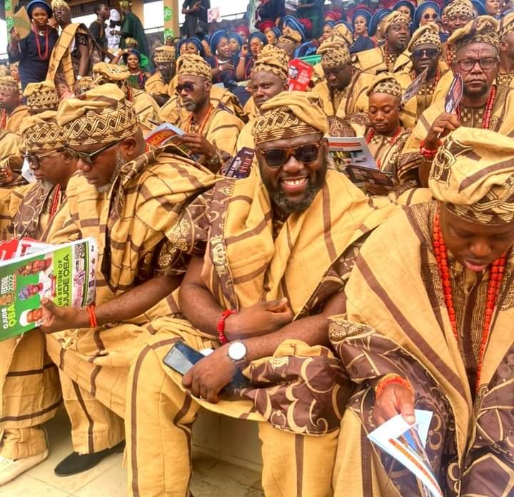 funshographix's tweet photo. This is a photos of Ojude Oba 2023. You can see the styles & colours. It's called Aso Ebi. Aso Ebi is a Yoruba thing. Aso means cloth. Ebi means family. Aso ebi is culture thing in Yoruba land. It's used for events or anything worth celebrating. It's a Yoruba dress code. It's highly rated amongst our people. & this Aso ebi thing has spread out to other African countries. (Yoruba influence culture)