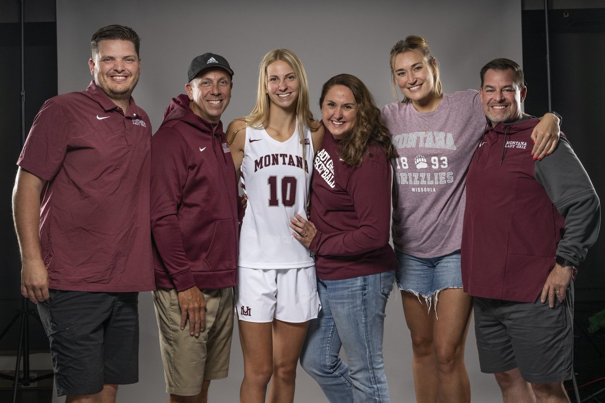 100% Committed 🐻❤️
Thank you <a href="/CoachHolsinger/">Brian Holsinger</a> &amp; the rest of the staff for giving me the opportunity to play at such a great program. Excited to be apart of the Lady Griz fam! <a href="/FBCNars/">Nars Martinez</a> <a href="/FBCNWA/">FBC NWA</a>