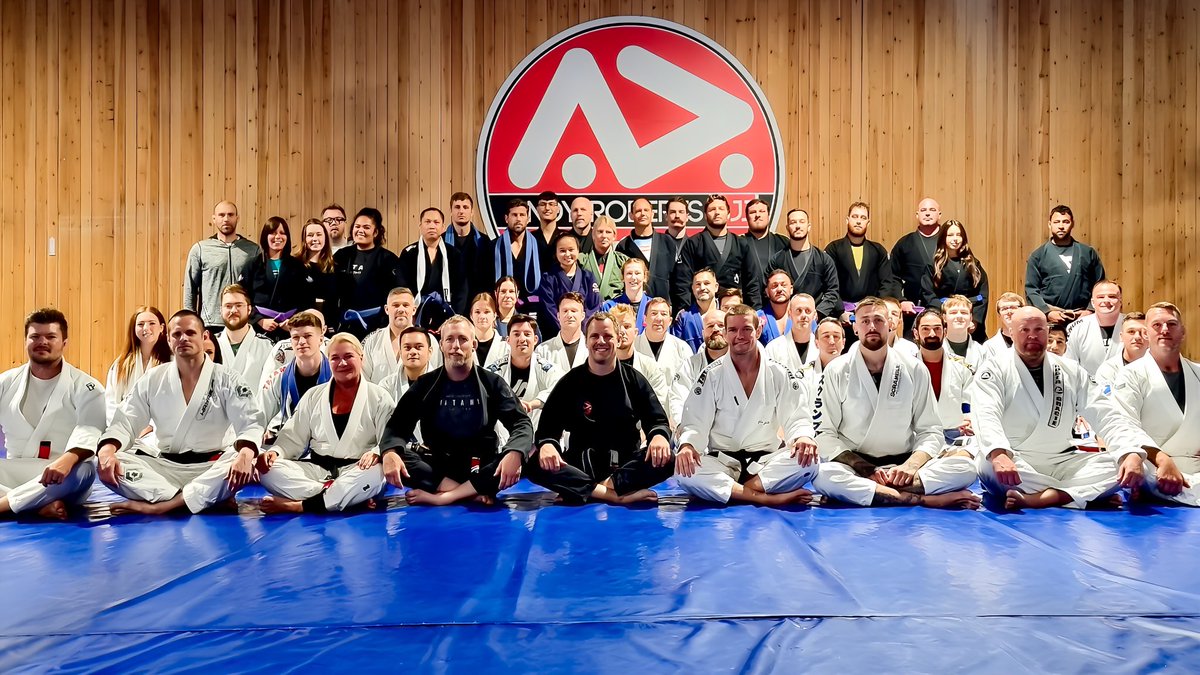 daniela_jong's tweet photo. Grading &amp; BBQ🔥🔥🔥 awesome Saturday at the academy! Congrats to everyone who levelled up! 
@AndyRobertsBJJ https://t.co/XTk1wkaMNr