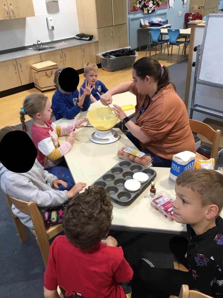 WyeHay's tweet photo. Year 1 had a fantastic time last week preparing their banquet for the King from the story 'The Cook and the King'. We had lots of questions for our King and loved asking him all about his chef over a healthy and balanced meal.🍎🍌🍇🍅🫑🥒🫐🥚🍞 https://t.co/EX3kFhFz59
