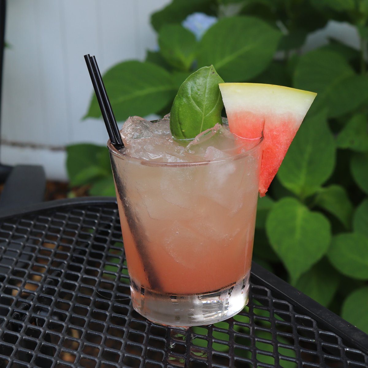 ScarletOakTavrn's tweet photo. Introducing your new favorite summer cocktail: Yacht Rock, made with vodka, Lillet Rosé, watermelon shrub, basil, rose water, lemon, and sparkling wine! https://t.co/6yryXXGz9e