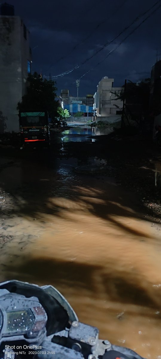 BeingNiTzz's tweet photo. @SolapurSmart @narendramodi @mieknathshinde @CMOMaharashtra  this is what we facing on daily basis..no proper roads no proper street lights  #SmartcitySolapur https://t.co/CKRatNcf40