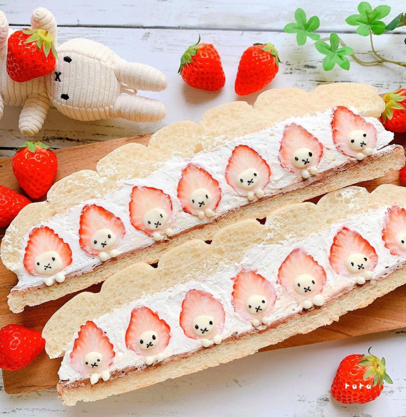 daily_dolce's tweet photo. Strawberry and cream sandwiches by ruru.0211 https://t.co/vLRQsM2GXd