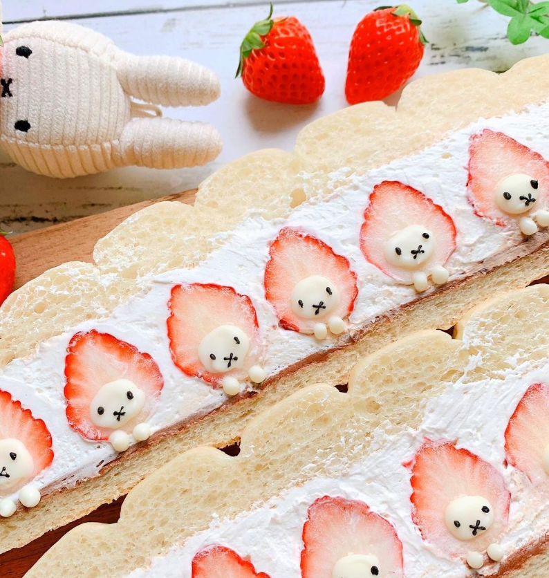 daily_dolce's tweet photo. Strawberry and cream sandwiches by ruru.0211 https://t.co/vLRQsM2GXd