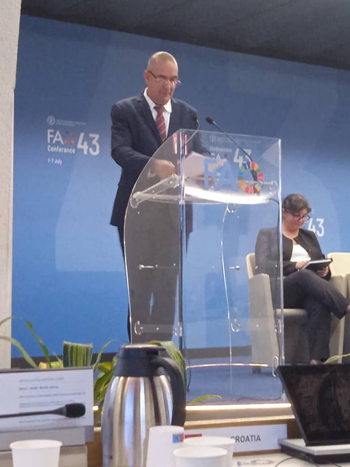 Interviene el Ministro de la Agricultura de Cuba, Ydael Jesús Pérez Brito en el 43 Período de Secciones de la Conferencia de la FAO en Roma. #AgriculturaCubana #Cuba <a href="/LuisMonteroMus1/">Luis Montero Mustelier</a> 
 <a href="/YdaelB/">Ydael Pérez Brito</a>
 <a href="/FAOCuba/">FAO Cuba</a>