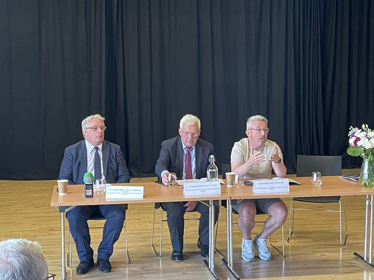 CllrPadraigSF's tweet photo. Bhí mé sa Chultúrlann inniu fá choinne seoladh ar thuairisc Comhchoiste na Gaeilge, na Gaeltachta agus Pobal Labhartha na Gaeilge -Earnáil na Gaeilge i gCathair Bhéal Feirste. Eiseamláir ar leith. https://t.co/FmcETVtF3v
