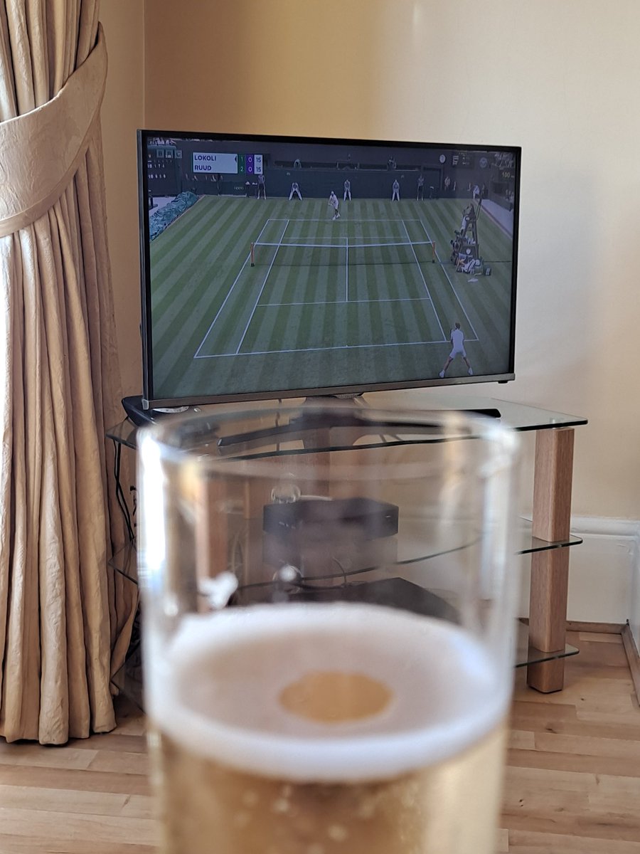 Lara St 💜🤍💚 tweet media