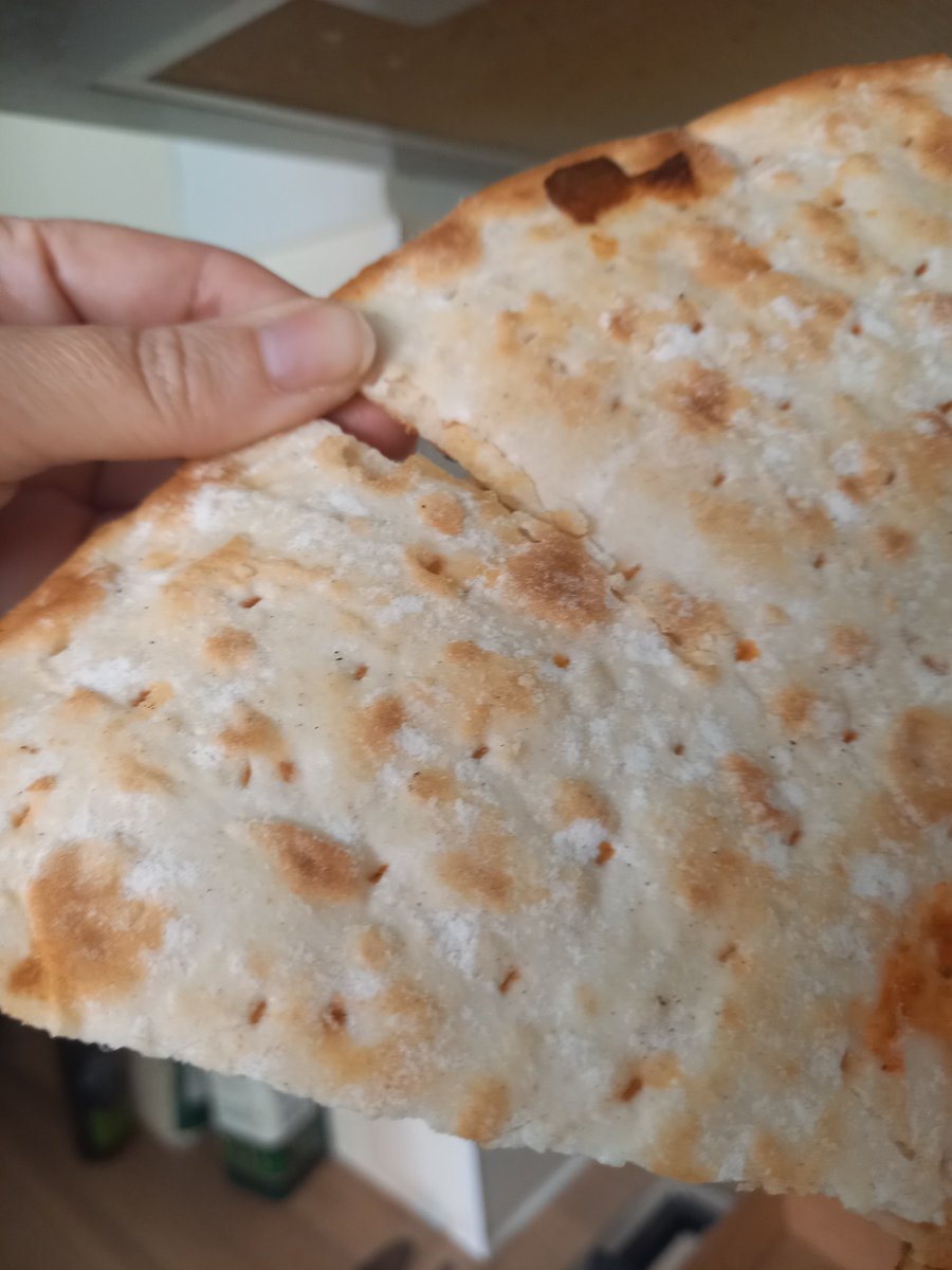 Kimmillar15's tweet photo. @PapaJohnsUK 
New crispy cheese base not so crispy or cheesy! 🤢 https://t.co/yLE9QwvfVd
