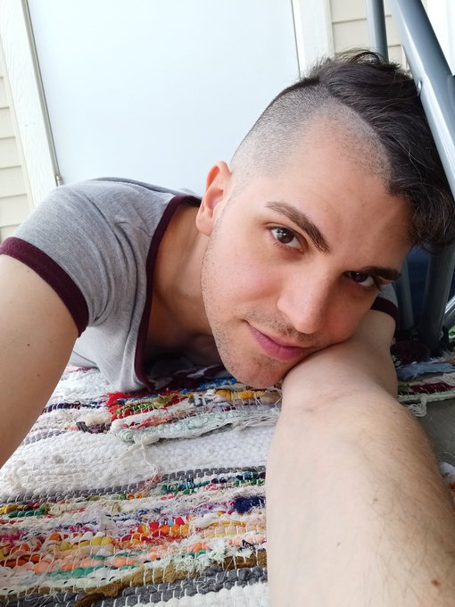 I'm cute when I'm outside in glorious weather https://t.co/T1UcHwac9c