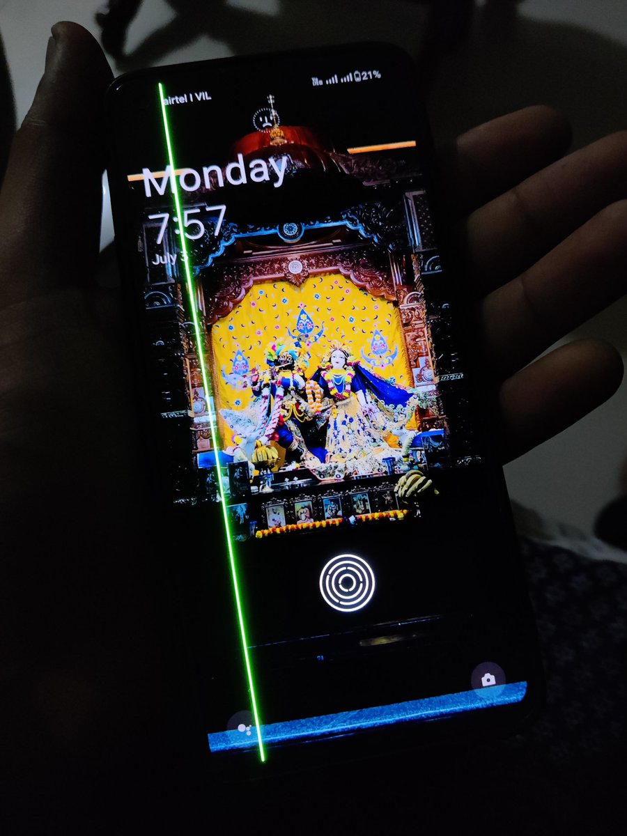 LohePrajwal's tweet image. Very disappointed with my OnePlus mobile. The screen got damaged from the inside without any external impact. This is unacceptable for a premium brand. #OnePlusFail