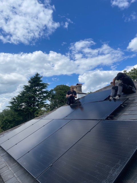 danlecElec's tweet photo. Did you know that you can have solar panels installed on traditional slate and flat roofs? 🧐

Our recent solar project had both with 8x panels installed on the slate roof and 4x Tigo optimised panels installed on the flat garage roof. https://t.co/tBs9AqF6tT