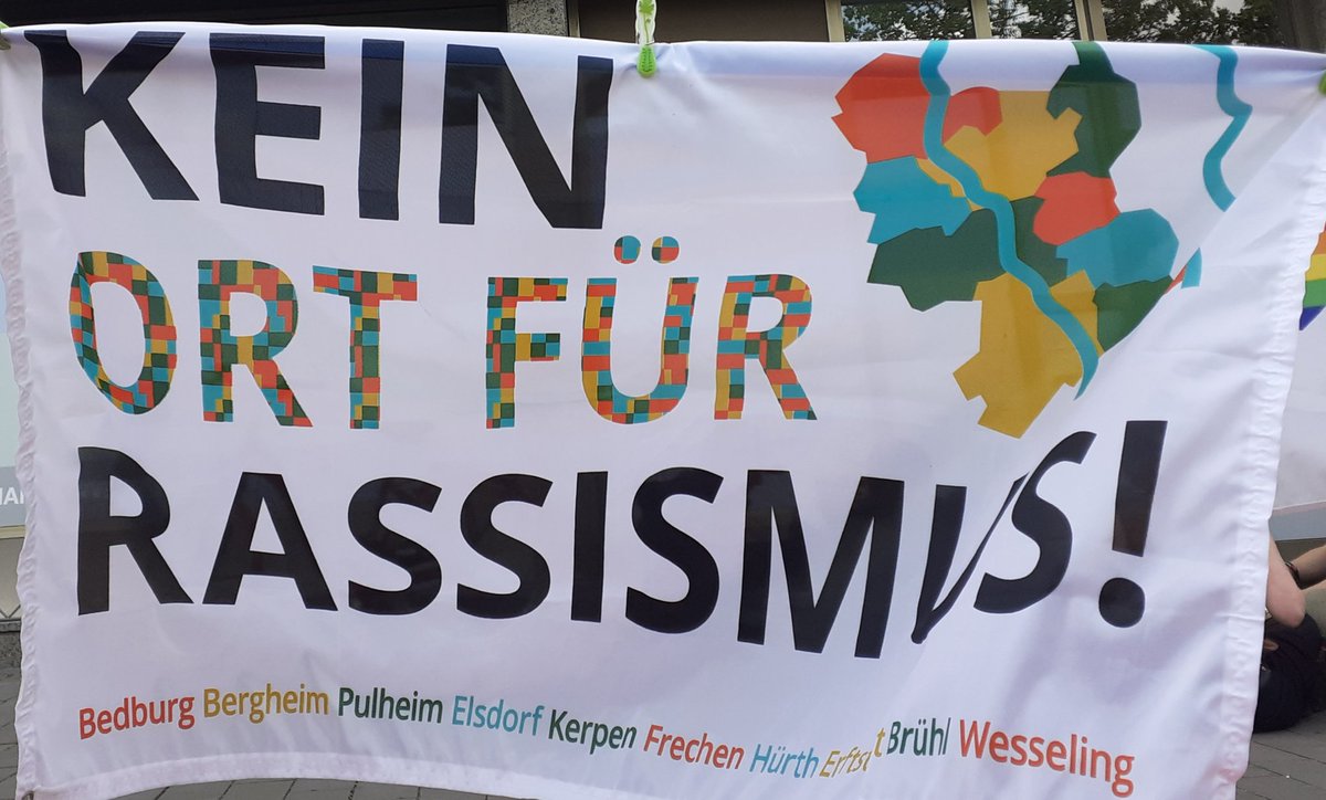 KolnOmas's tweet photo. Und noch mehr Triggerfahnen. Hehe. 😂
#K0307 https://t.co/kvr039Fj8T
