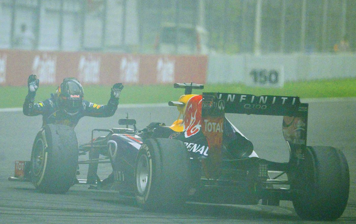 F1's tweet image. Ever the entertainer! 😍

Hope you're enjoying your day, Seb 🎂

#F1 #Seb5