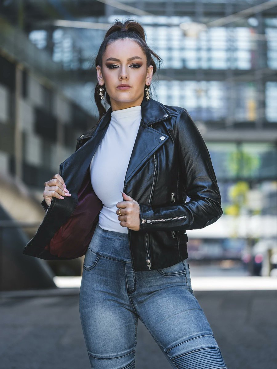 Ultraoutfits's tweet photo. Rock the road🤞 with confidence and show off your edgy side with this classic leather jacket😎.
#MotorcycleJacket #LeatherJacket #BikerFashion #WomensStyle #FashionInspiration #EdgyStyle #ClassicFashion
Shop Now: https://t.co/T9GKIi2Noc https://t.co/mTASZwucsG