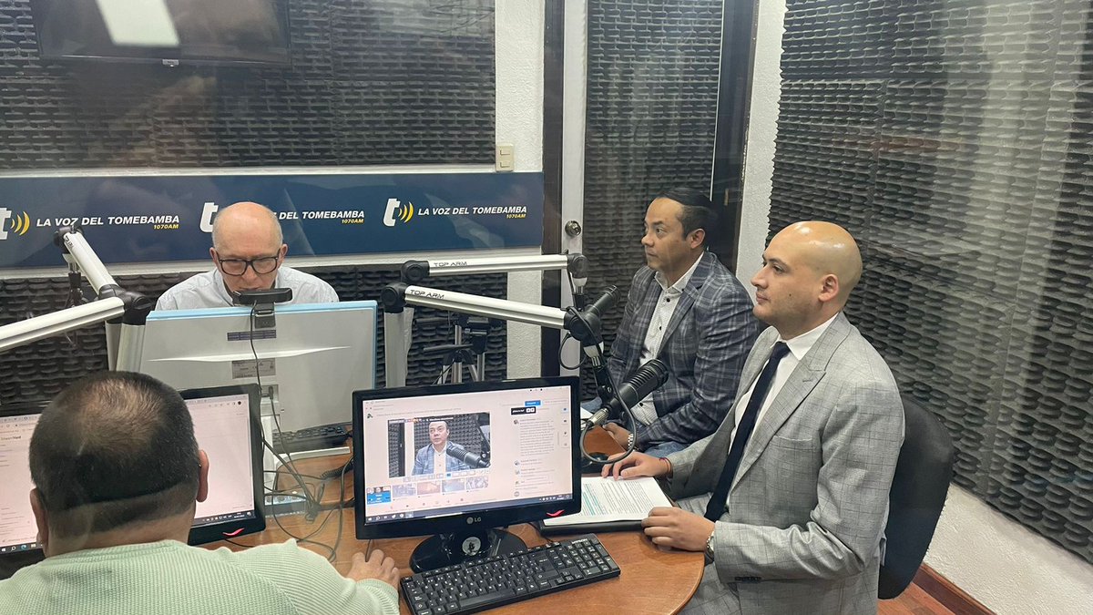 #VeeduríaCiudadanaCTE

Hoy en <a href="/tomebamba/">La Voz del Tomebamba</a> invitamos a la ciudadanía a ser parte de la Veeduría Ciudadana que vigilará el desarrollo de los operativos de control que ejecute la <a href="/CTEcuador/">Comisión de Tránsito 🇪🇨</a>  en la Provincia del Azuay.
<a href="/juanpavelez18/">Juan Pablo Vélez</a>