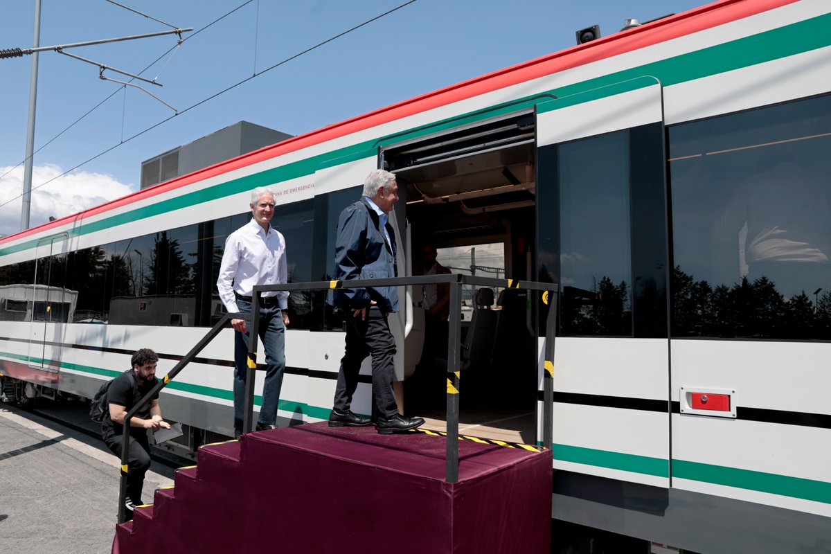Supervisamos con el Presidente <a href="/lopezobrador_/">Andrés Manuel</a> la obra del Tren Interurbano México-Toluca.