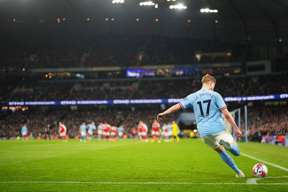 ManCityES's tweet photo. "Buenas noches, Kevin de Bruyne para servirle. Cómo le puedo asistir?" https://t.co/IG8iVKyNnc