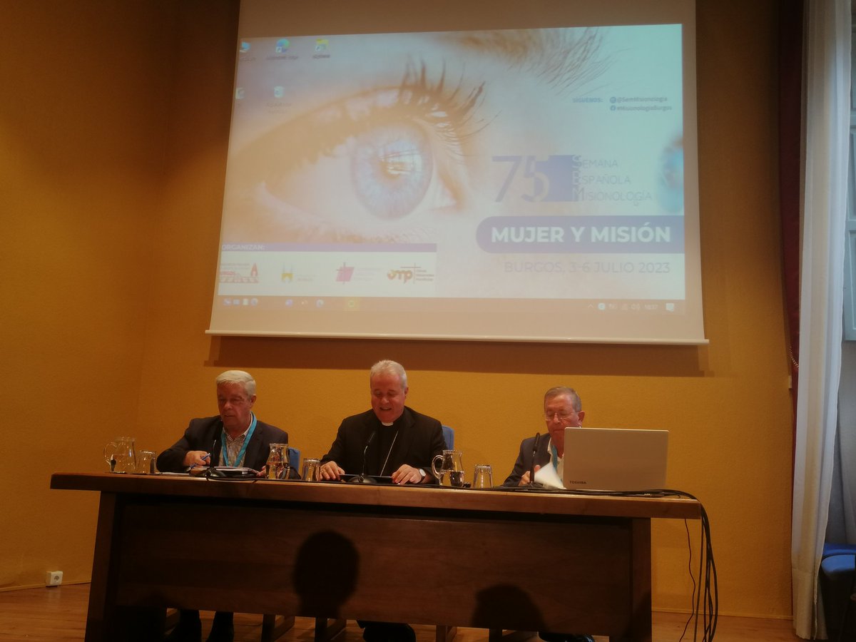 MisionCanarias's tweet photo. "Queremos agradecer la labor misionera de todas las mujeres. Ellas desde una caridad sin medida y un servicio impagable. Misioneras que lo dejan todo sin importarles las piedras en el camino o el peso de la cruz para llevar la esperanza a todas las personas. " Mons. Iceta. https://t.co/WmnBx52ZlP