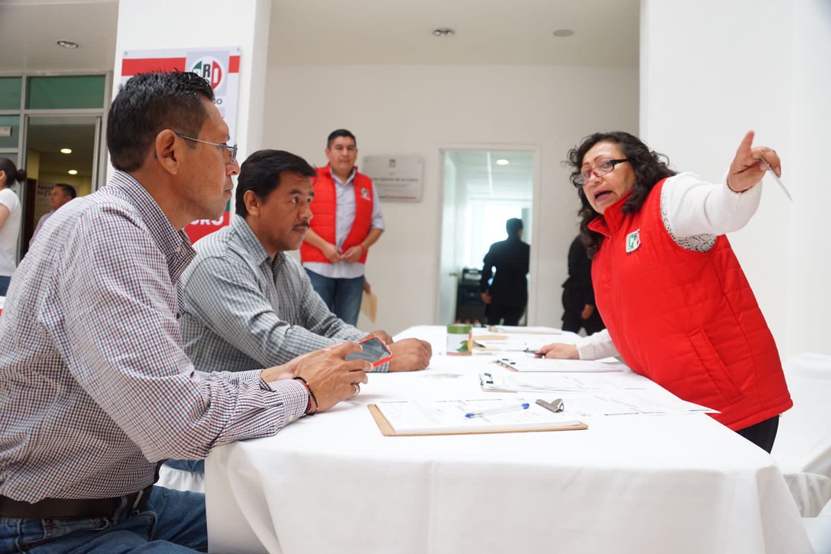 PRI_Nacional's tweet photo. En #Hidalgo seguimos sumando a ciudadanas y ciudadanos responsables y comprometidos, que buscan lo mejor para su estado y para el país.

¡Gracias a quienes han decidido sumar su talento a nuestro instituto político!

#YoMeAfilioAlPRI https://t.co/plmWCyHp51