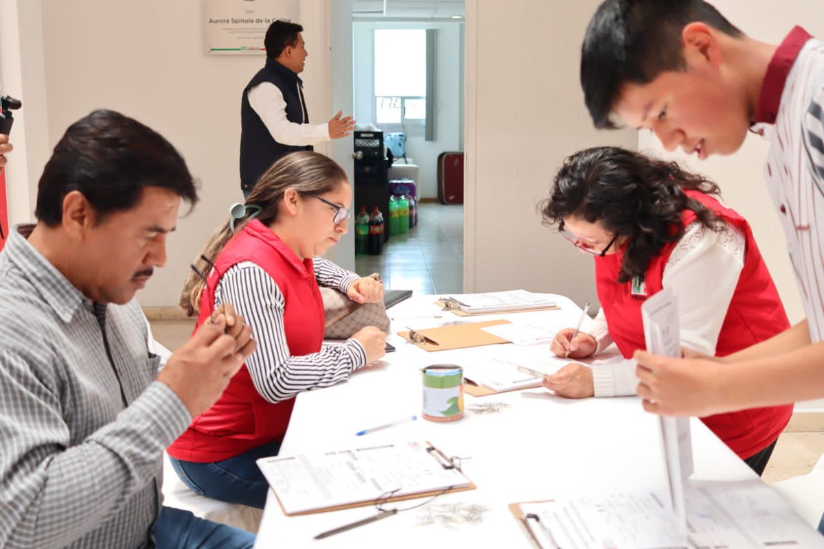 PRI_Nacional's tweet photo. En #Hidalgo seguimos sumando a ciudadanas y ciudadanos responsables y comprometidos, que buscan lo mejor para su estado y para el país.

¡Gracias a quienes han decidido sumar su talento a nuestro instituto político!

#YoMeAfilioAlPRI https://t.co/plmWCyHp51