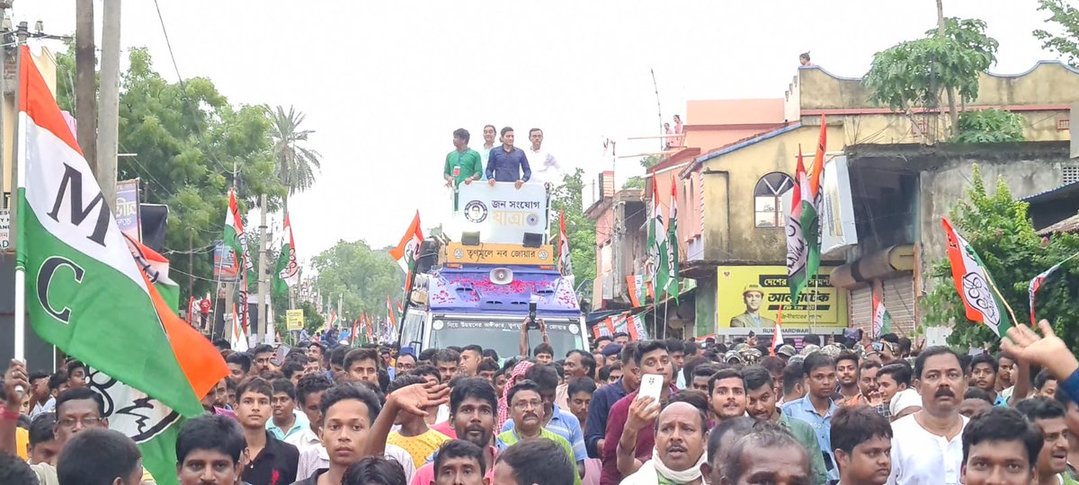 aitcarup's tweet photo. বাঁকুড়া জেলার রাইপুর বিধানসভার     সারেঙ্গাতে রোড শো @abhishekaitc 
#VoteForTMC https://t.co/gfzI6CAOlb
