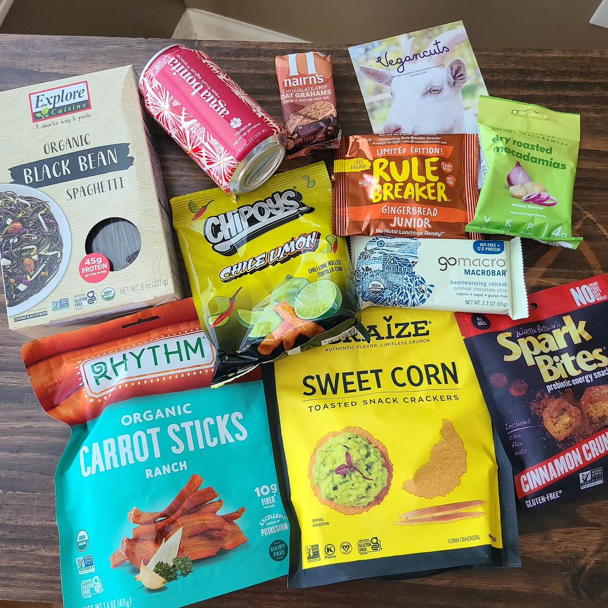 BeARuleBreaker's tweet photo. Excited to be in great company in the @vegancuts box! Thanks for the 📷 @twigsandtofu!

#vegancuts #vegan #glutenfree #summer #plantbased #veganlifestyle https://t.co/VhJP3q5Mod