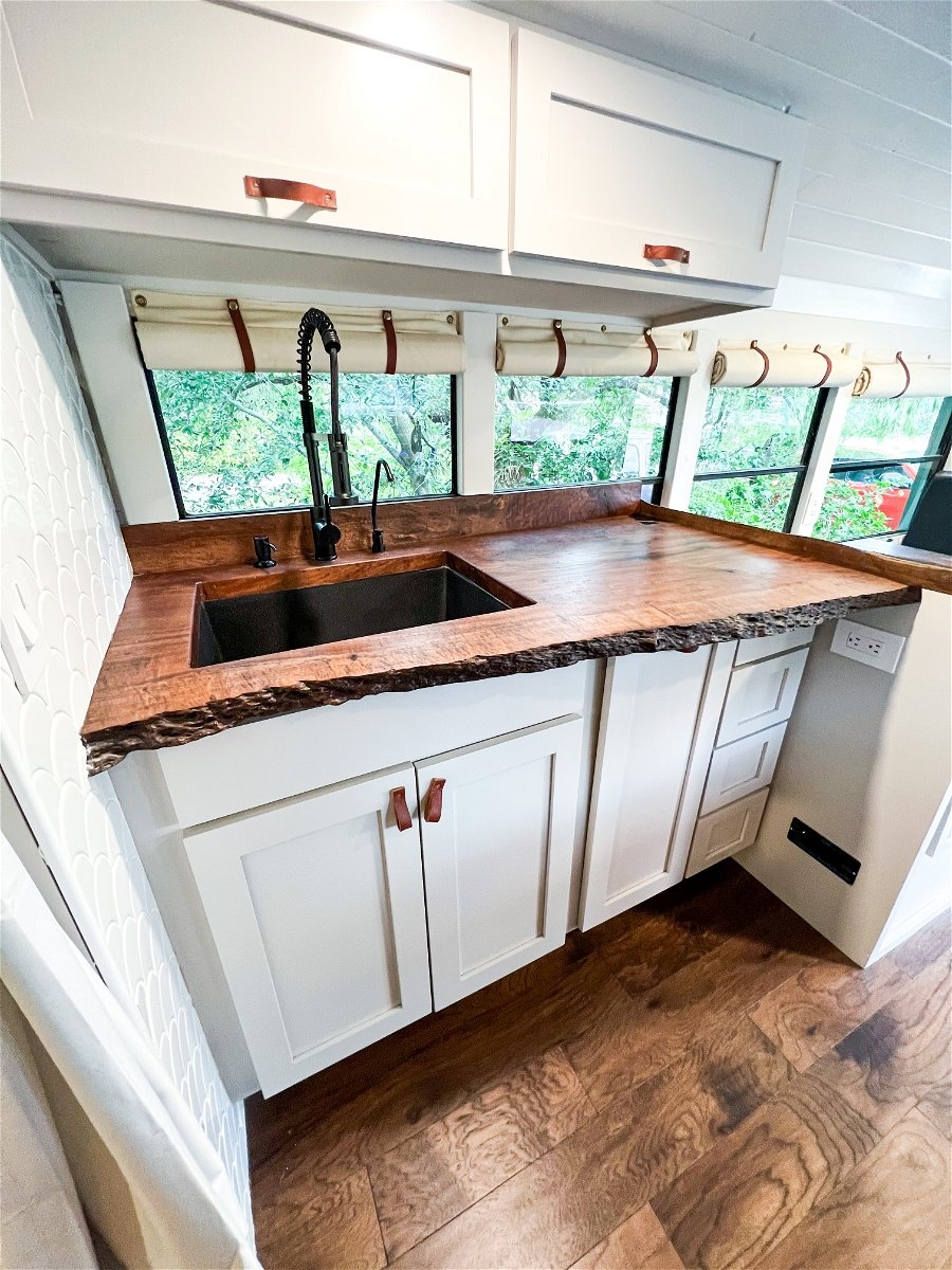 Tiny House Listings tweet media