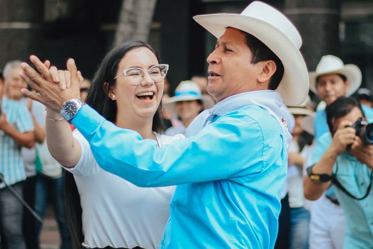 PrefGuayas's tweet image. Saludamos a Guayaquil en sus fiestas julianas y en sus 488 de fundación. ✨

✅ Nos acompañan nuestra prefecta @marcelaguinaga , nuestro viceprefecto @CarlosGSerranoB y la vicealcaldesa de Guayaquil @BlancaLopezC_  🤩👏