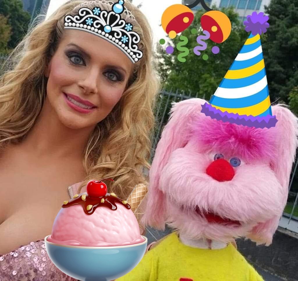 uanbimbumbam012's tweet photo. #tantiauguri di #buoncompleanno a #uanina @CiprianiFranci  #francescacipriani ! Oggi la #reginetta è lei... quanti anni compie? Ma non si chiede a una fanciulla ... vi dico che non è ancora negli anta. #tv #vip #bimbumbam #festa #happybirthday #showgirl #televisione #amica #love https://t.co/4siTbQ2X6p