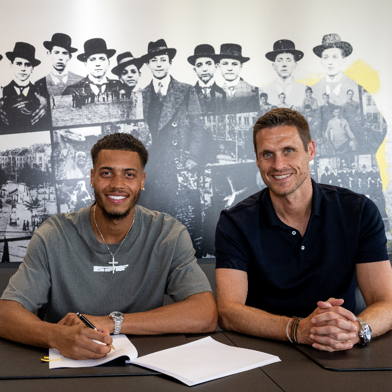 BVB's tweet photo. Tach, Felix! 👋

Der #BVB verpflichtet den deutschen Nationalspieler Felix #Nmecha vom @VfL_Wolfsburg. Der Mittelfeldakteur unterschrieb am Montag einen bis zum 30. Juni 2028 gültigen Vertrag. ✍️

➡️ https://t.co/DjzjAqtUJn