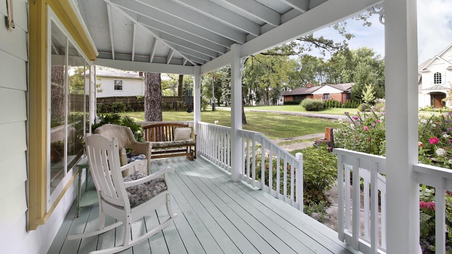 Porches and decks have their pros and cons. Learn about them here. #hometips #outdoors  cpix.me/a/172829616
