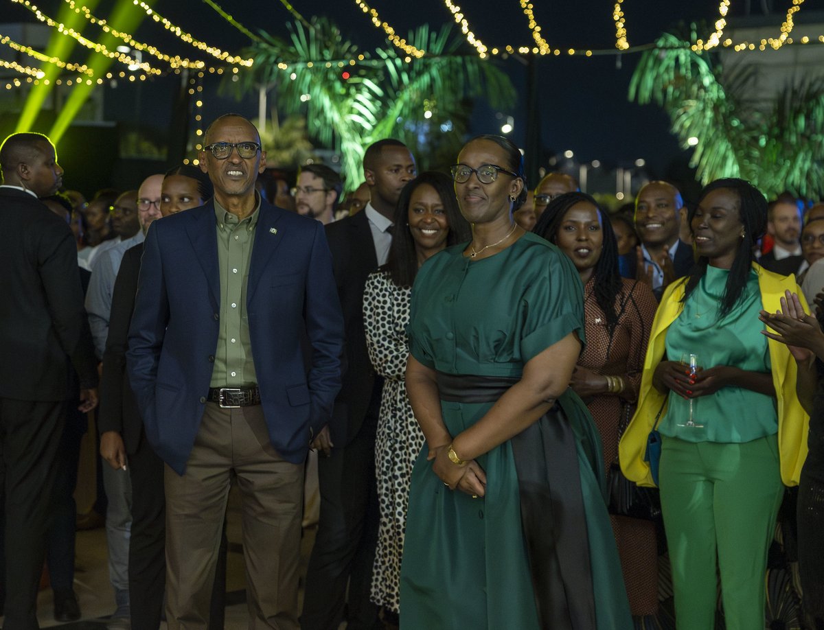 Perezida #Kagame yibukije urubyuruko kumva ko rufite inshingano ikomeye yo gusigasira amateka yo kwibohora yanditswe mu maraso y’urubyiruko bagenzi babo rwitangiye igihugu rukemera guhara ubuzima. #Kwibohora29