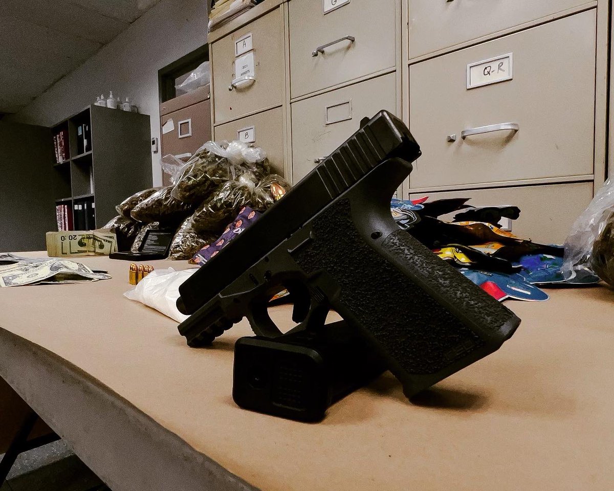Last night Hollywood HED Officers conducted extra patrol in the HED Area. Traffic stop led to an Felony arrest Thank you Hollywood HED for keeping our community safe and continuous hard work 👏 #hollywood #hed #lapd