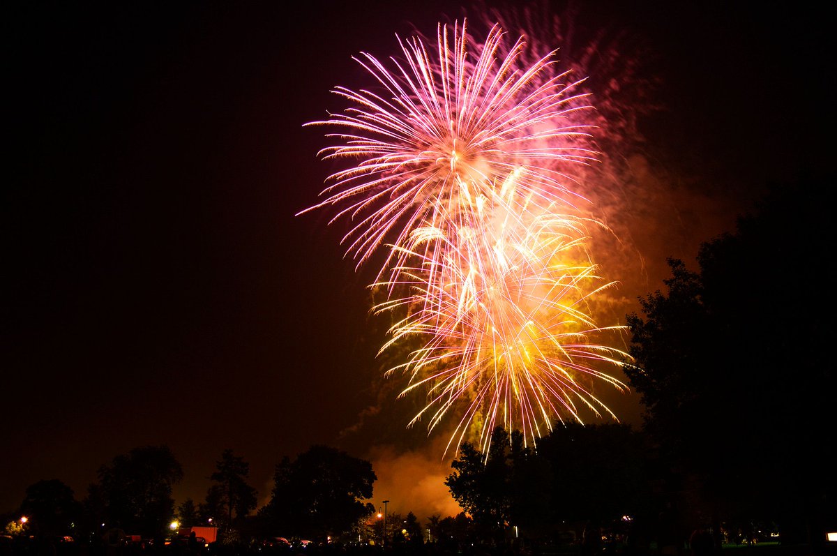 Celebrate the Fourth of July in historic Gettysburg with fireworks, music, food trucks and more at Gettysburg Rec Park.

The party starts at 4 p.m., with fireworks set to go off at 9:20.

Details: destinationgettysburg.com/event/details/…

#Gettysburg #FourthOfJuly #FamilyFun #AdamsCountyPA