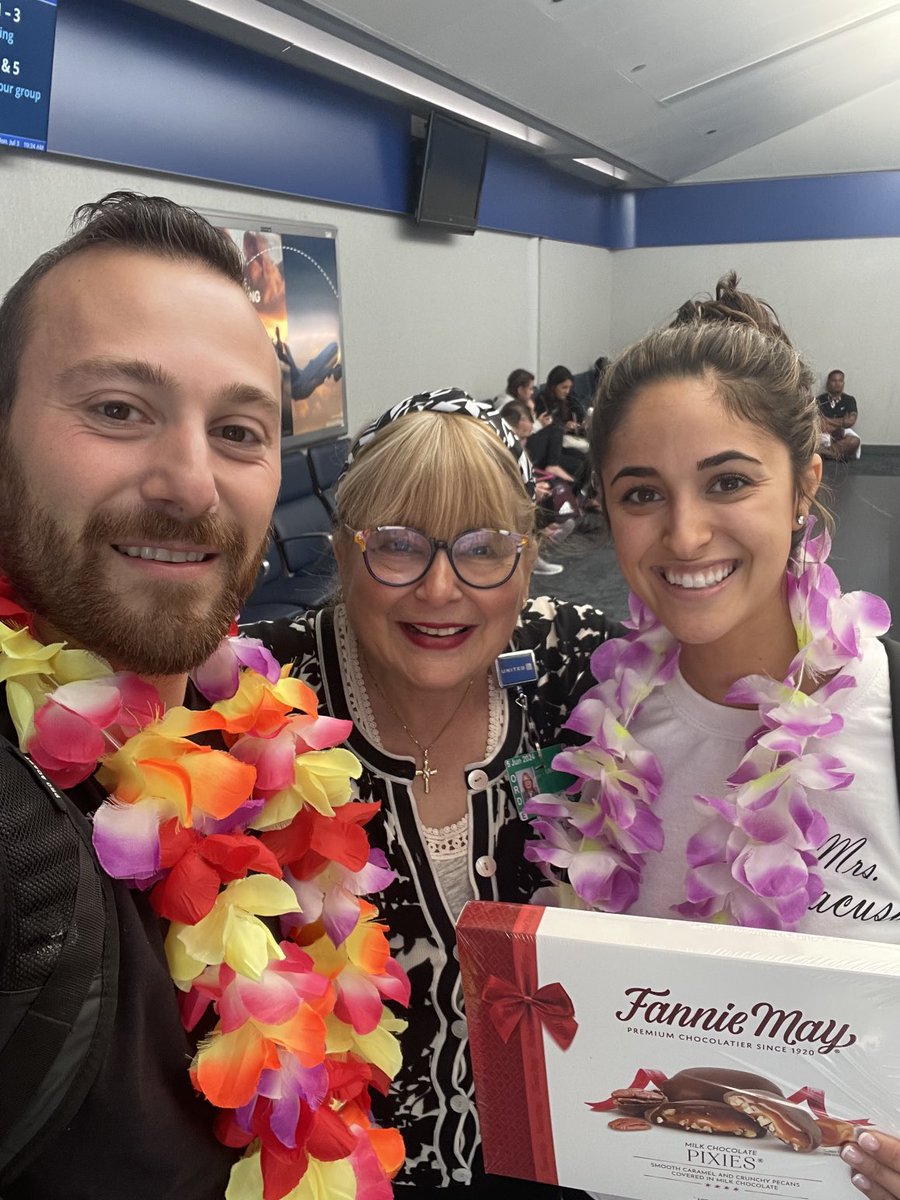 Recognized Mr. And Mrs. Siracusa on their way to OGG to celebrate their honeymoon 🎉💐⁦@weareunited⁩ ⁦@mallia2_joseph⁩ ⁦@OmarIdris707⁩ ⁦@rickvual⁩