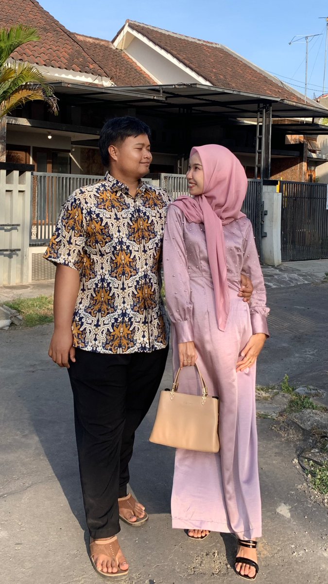 reinandarp's tweet photo. Bulan bulan penuh kondangan https://t.co/717gV8bOEL