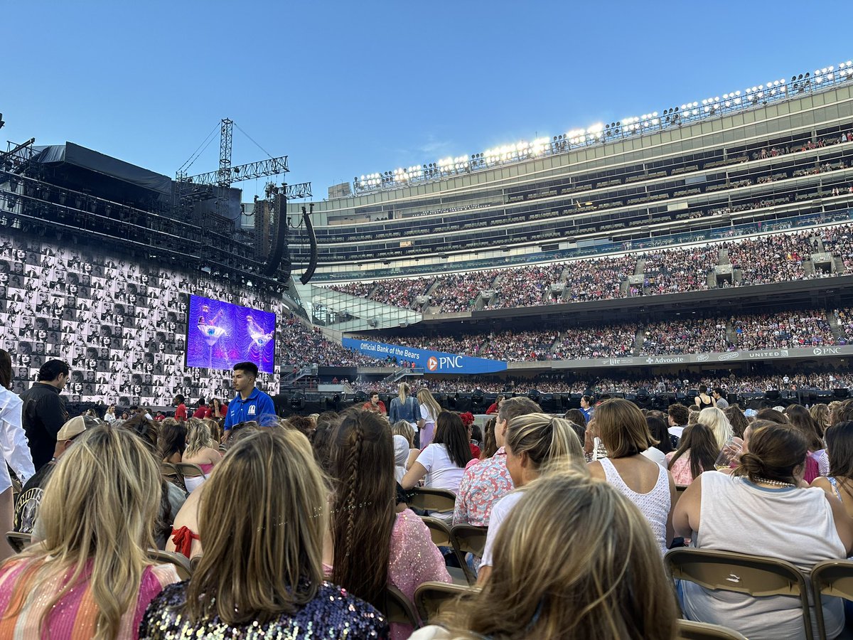 NicoleCat95's tweet photo. @hushmirrorball Section D, Row 19. Our seats were somewhere in the middle of the row. I’m 5’2” and had zero hopes that I would have a good view. I wore a 2 inch platform shoe and could honestly see pretty much the whole show. First pic is with zoom second is without. https://t.co/3kGd3cqmWg