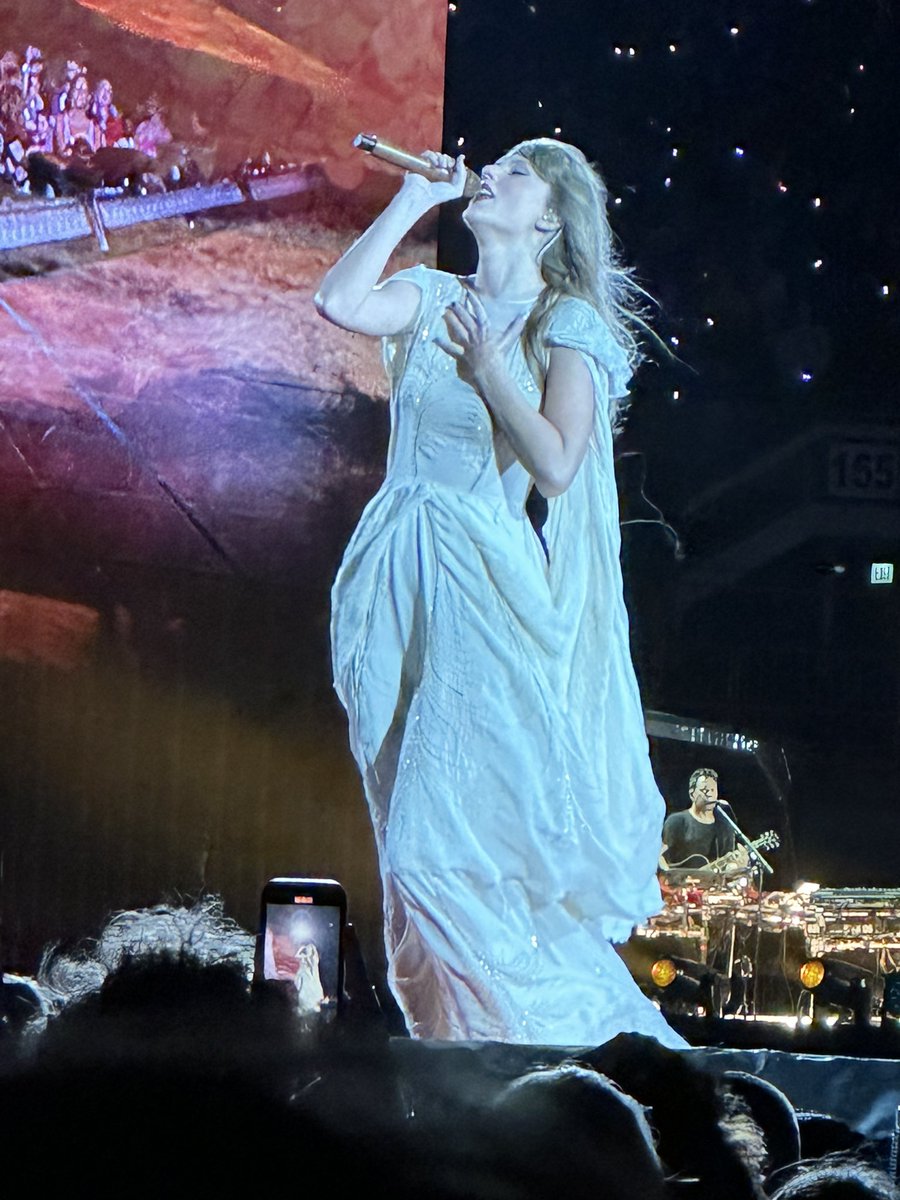 NicoleCat95's tweet photo. @hushmirrorball Section D, Row 19. Our seats were somewhere in the middle of the row. I’m 5’2” and had zero hopes that I would have a good view. I wore a 2 inch platform shoe and could honestly see pretty much the whole show. First pic is with zoom second is without. https://t.co/3kGd3cqmWg