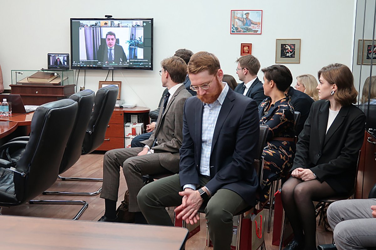 Состоялось очередное заседание Совета Адвокатской палаты города Москвы. Обновлены документы, касающиеся наблюдения уполномоченных представителей АПМ за производством обыска, осмотра и выемки в отношении адвокатов
fparf.ru/news/law-chamb…