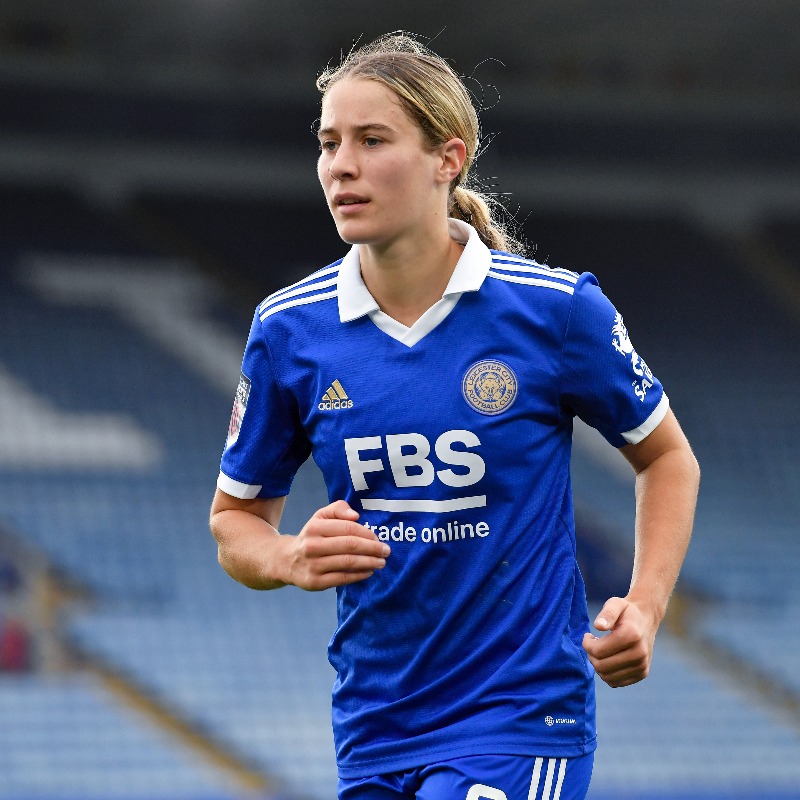LCFC_Women's tweet photo. She's staying 🙌

We're delighted to confirm the permanent signing of Australian international Courtney Nevin 🔵