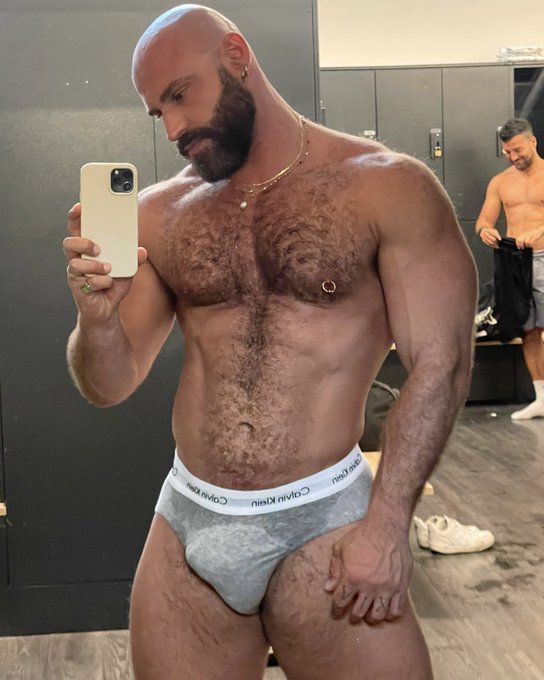 Sweat 💦💦💦 https://t.co/XBPGrrkW9D