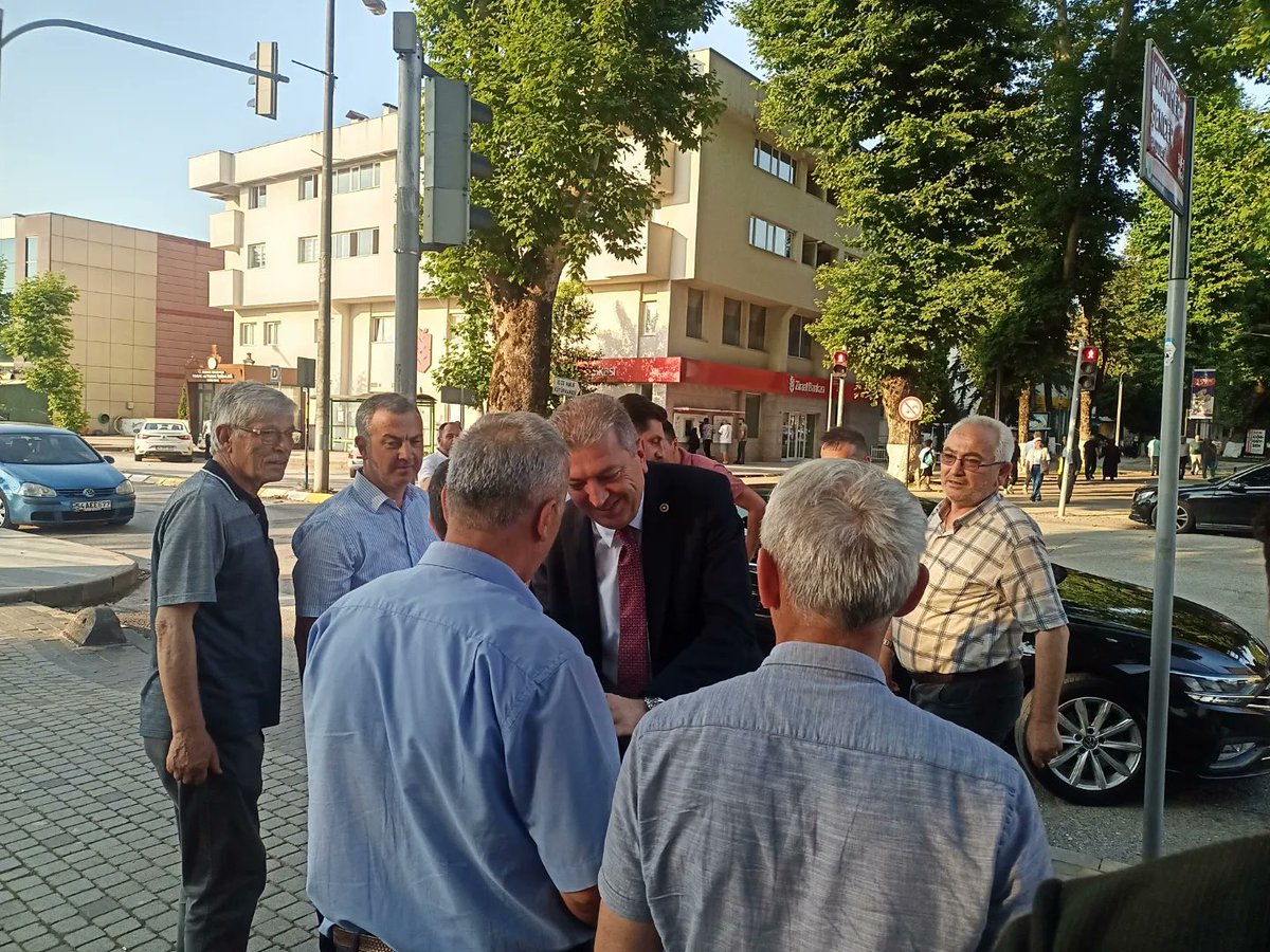 HendekAKPARTi's tweet photo. İlçe Başkanımız Sn. Av. Hasan Serdar BAYKAL ve Yönetim Kurulu Üyelerimiz ile birlikte ilçemize ziyarete gelen 28. Dönem AK Parti Milletvekilimiz Sn. Ertuğrul KOCACIK'ı karşıladık.

#TürkiyeYüzyılı
#DoğrusuAKParti https://t.co/5WPz9A3fwz