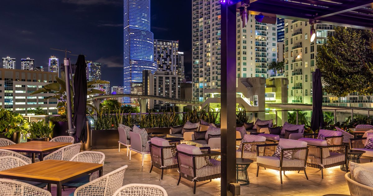 IdentityMediaPR's tweet image. Experience an unforgettable 4th of July filled with exhilarating vibes, awe-inspiring city views, and handcrafted cocktails that will leave you refreshed and delighted! 🇺🇸🥂🎉

@puttshack
@cantinalaveintemiami
@rosaskyrooftop